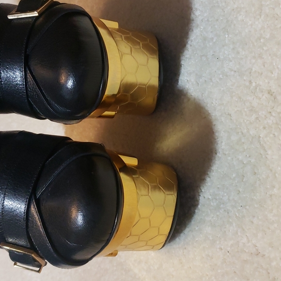 Versace size 39 color black leather 100% Authentic - Picture 10 of 17